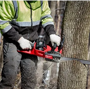 Milwaukee M18 FUEL™ 16" Chainsaw Kit: Cordless Cutting Power for Property and Jobsite Work