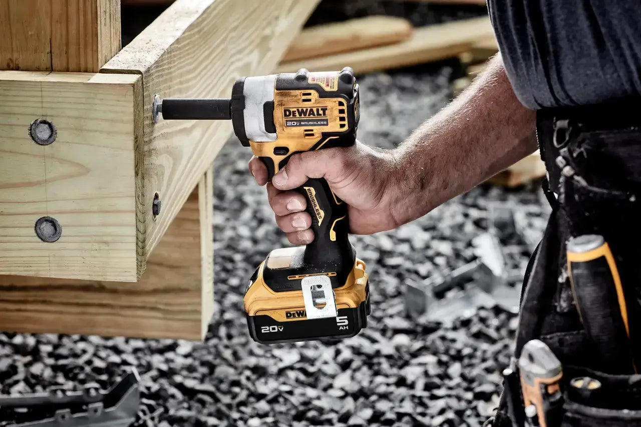 20V MAX* 3/8 IN. CORDLESS IMPACT WRENCH WITH HOG RING ANVIL KIT DCF913P2