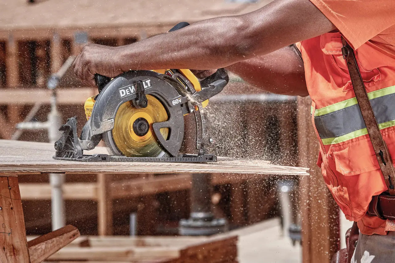 DEWALT FLEXVOLT 60V MAX 7-1/4 Worm Drive Style Saw (9.0Ah Battery) Kit DCS577X1