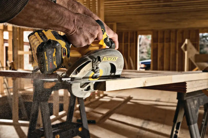DEWALT Flexvolt 60V Max Brushless7-1/4 In. Cordless Circular Saw With Brake (Tool Only) DCS578B