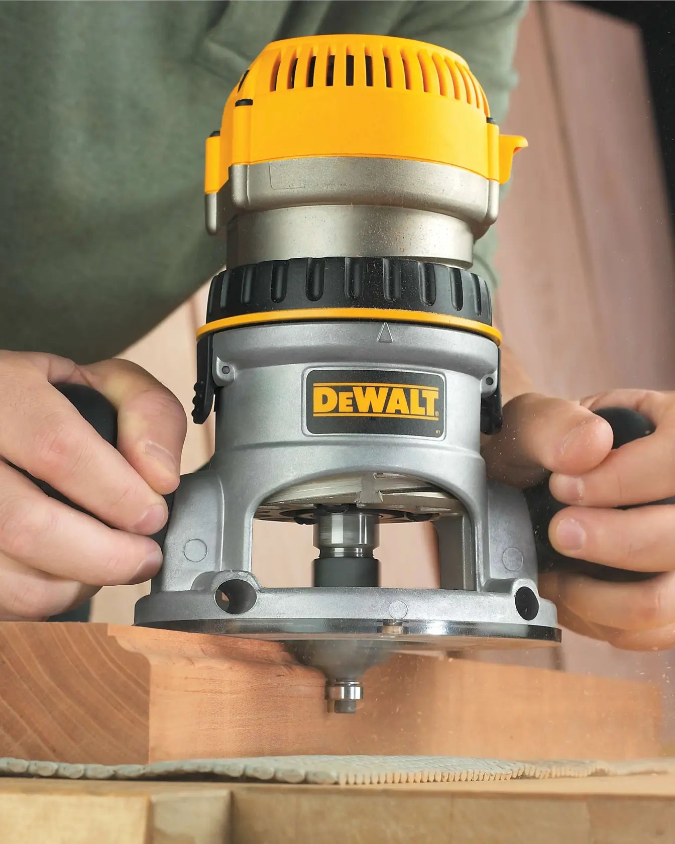 Dewalt 1-3/4 HP FXD Base Router (11 Amp) DW616