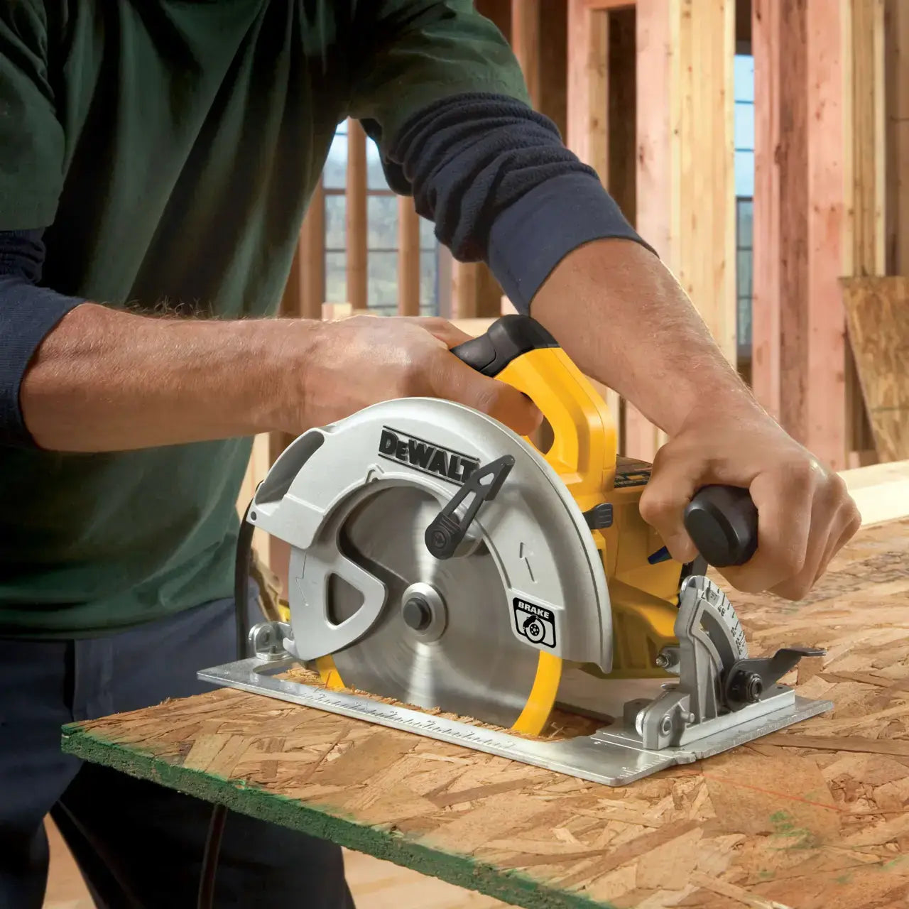 DEWALT 7-1/4 in. Lightweight Circular Saw DWE575SB
