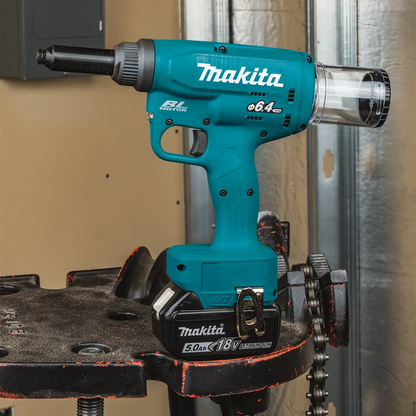 Makita 18V LXT® Brushless Cordless Rivet Tool Kit (XVR02T)
