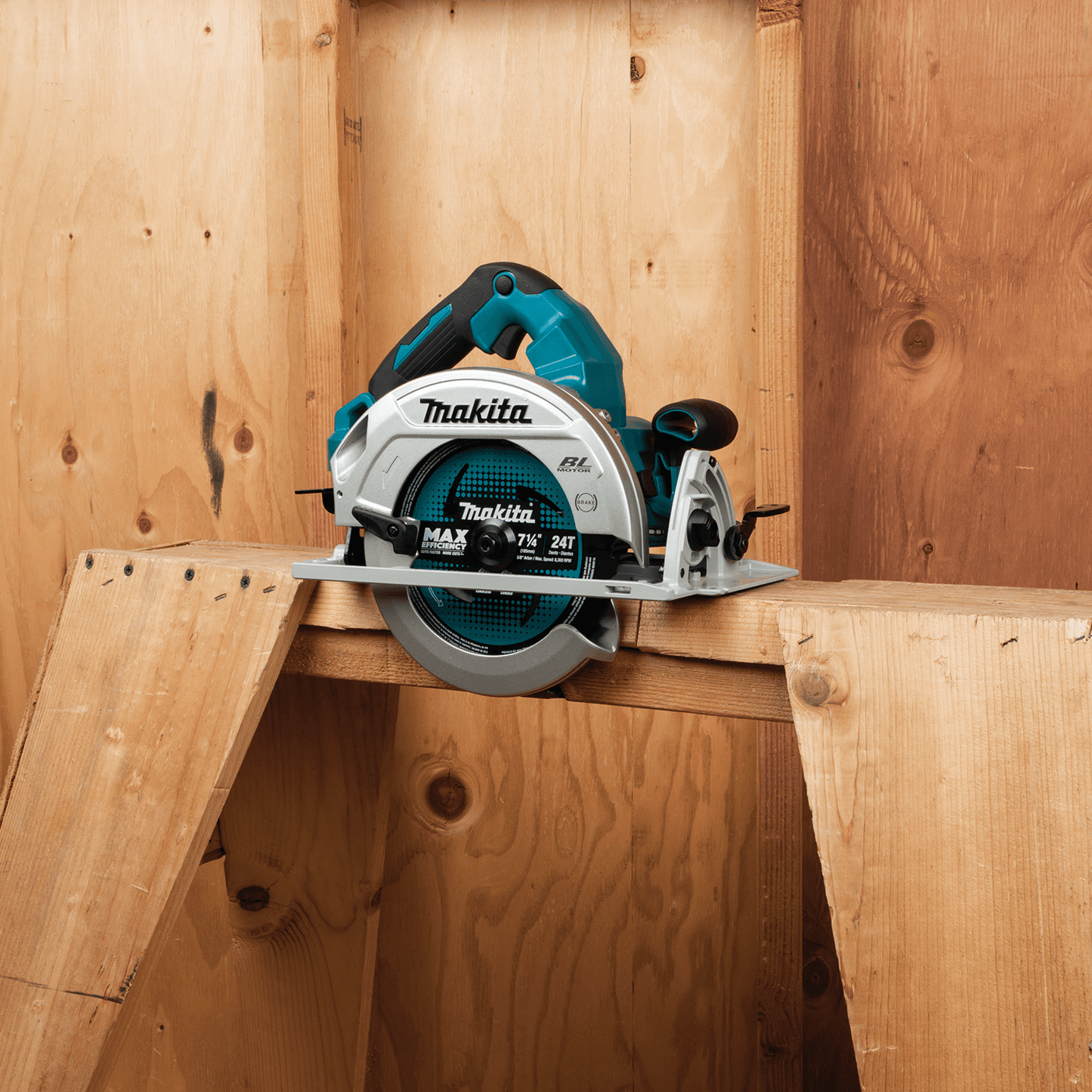 Makita 36V (18V X2) LXT® Brushless 7‑1/4” Circular Saw, Tool Only